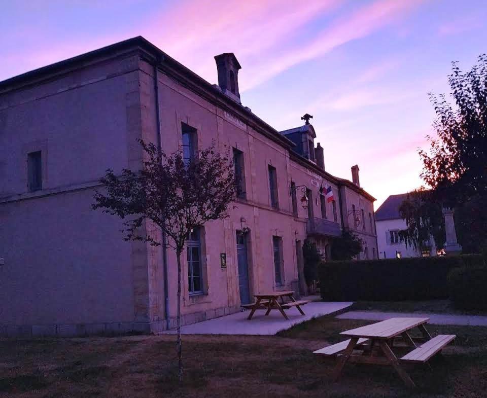 Gite La Loutiere Panzió Ouroux-en-Morvan Kültér fotó